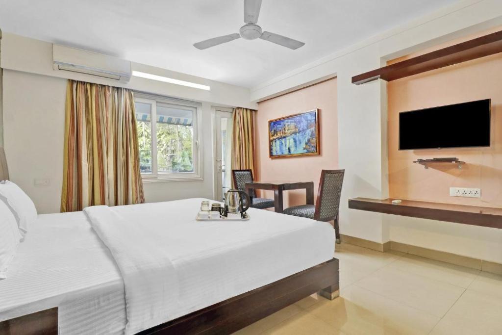 Отель Aec Residency Alappuzha Экстерьер фото